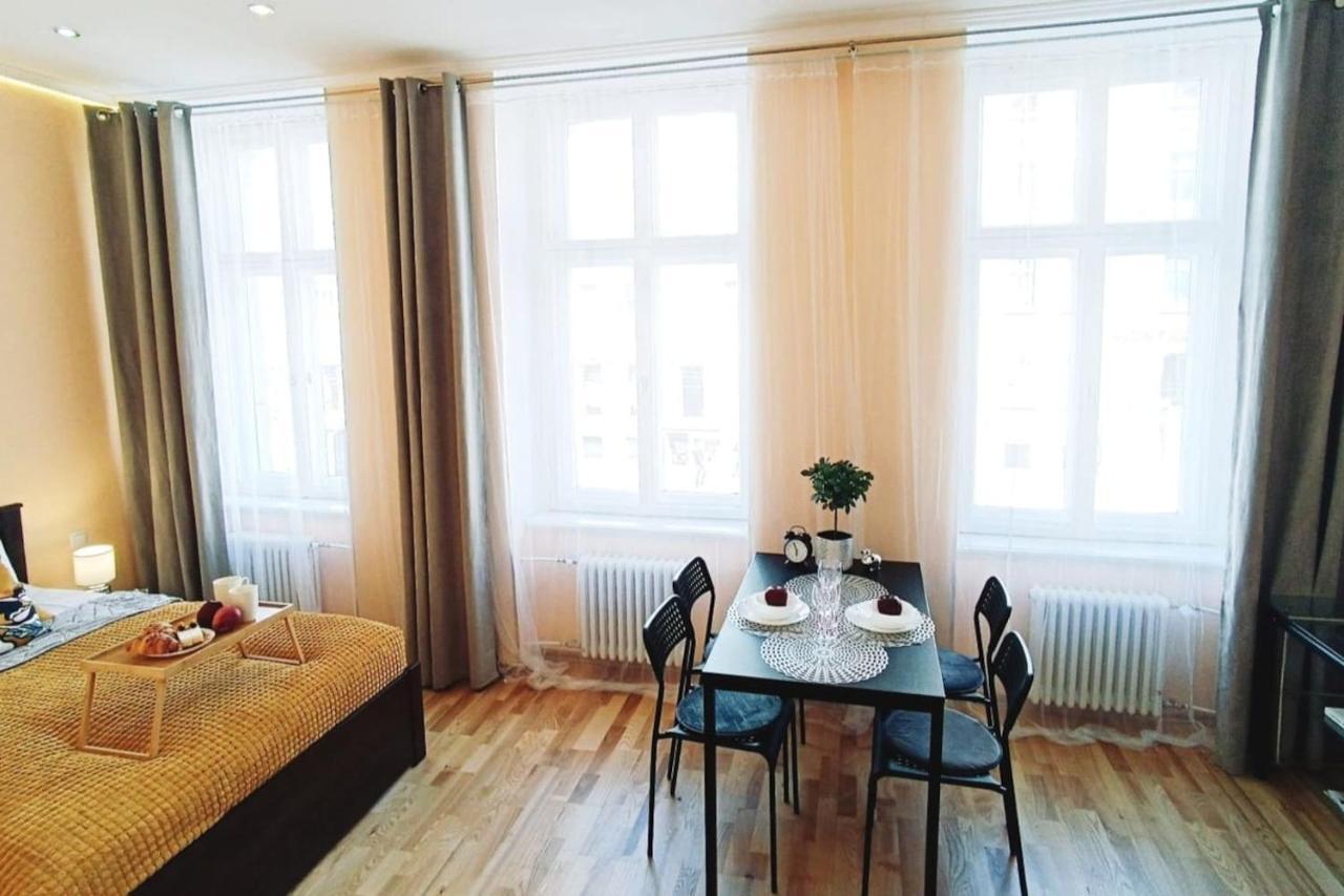 Centrally Located Studio Apartment Ρίγα Εξωτερικό φωτογραφία